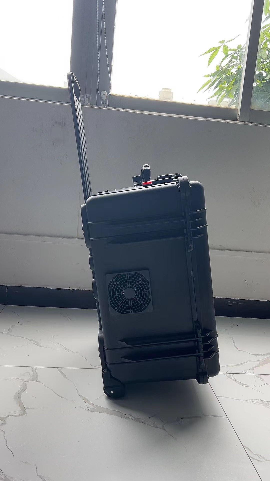 东风手拉箱型移动通信干扰器